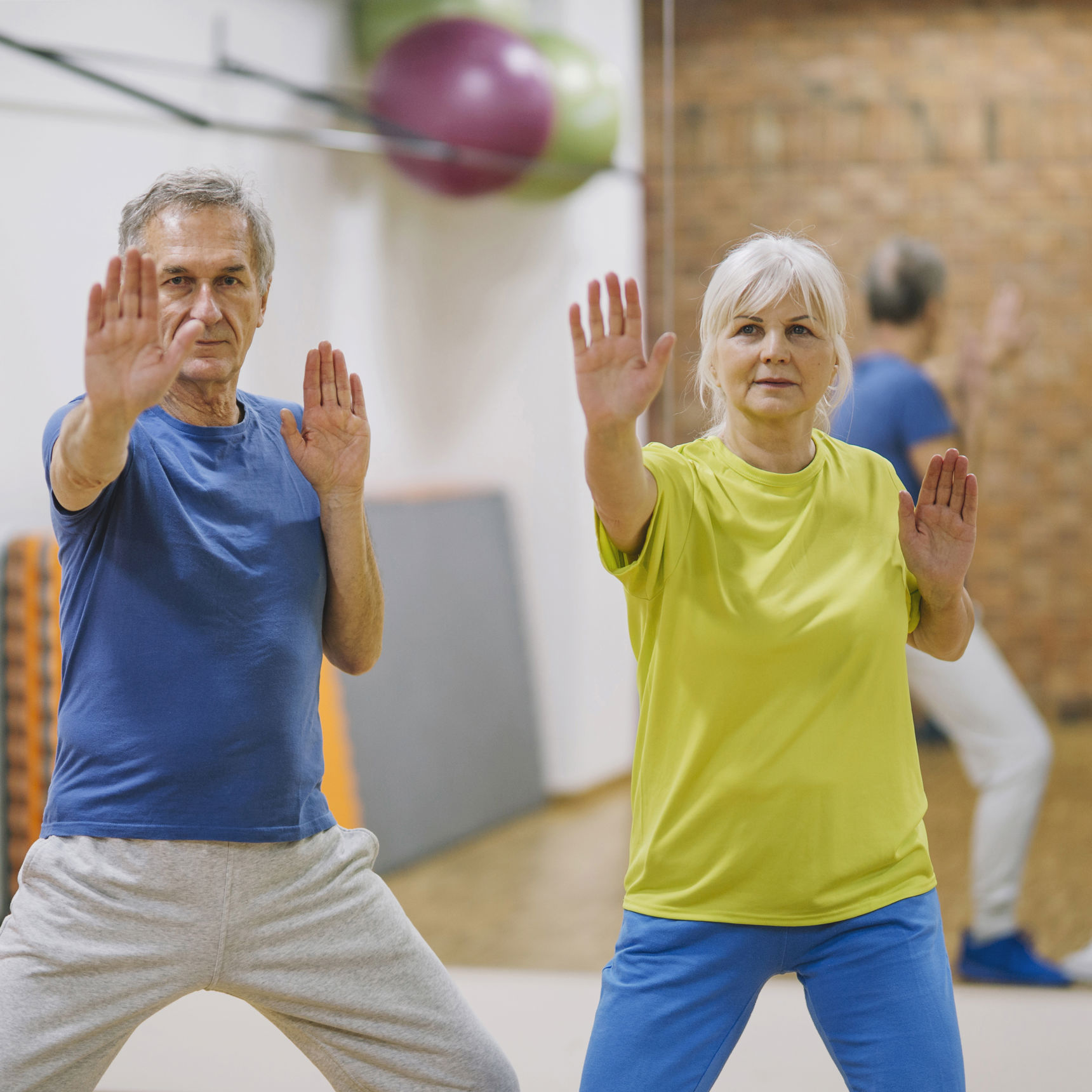 2 voksne der træner