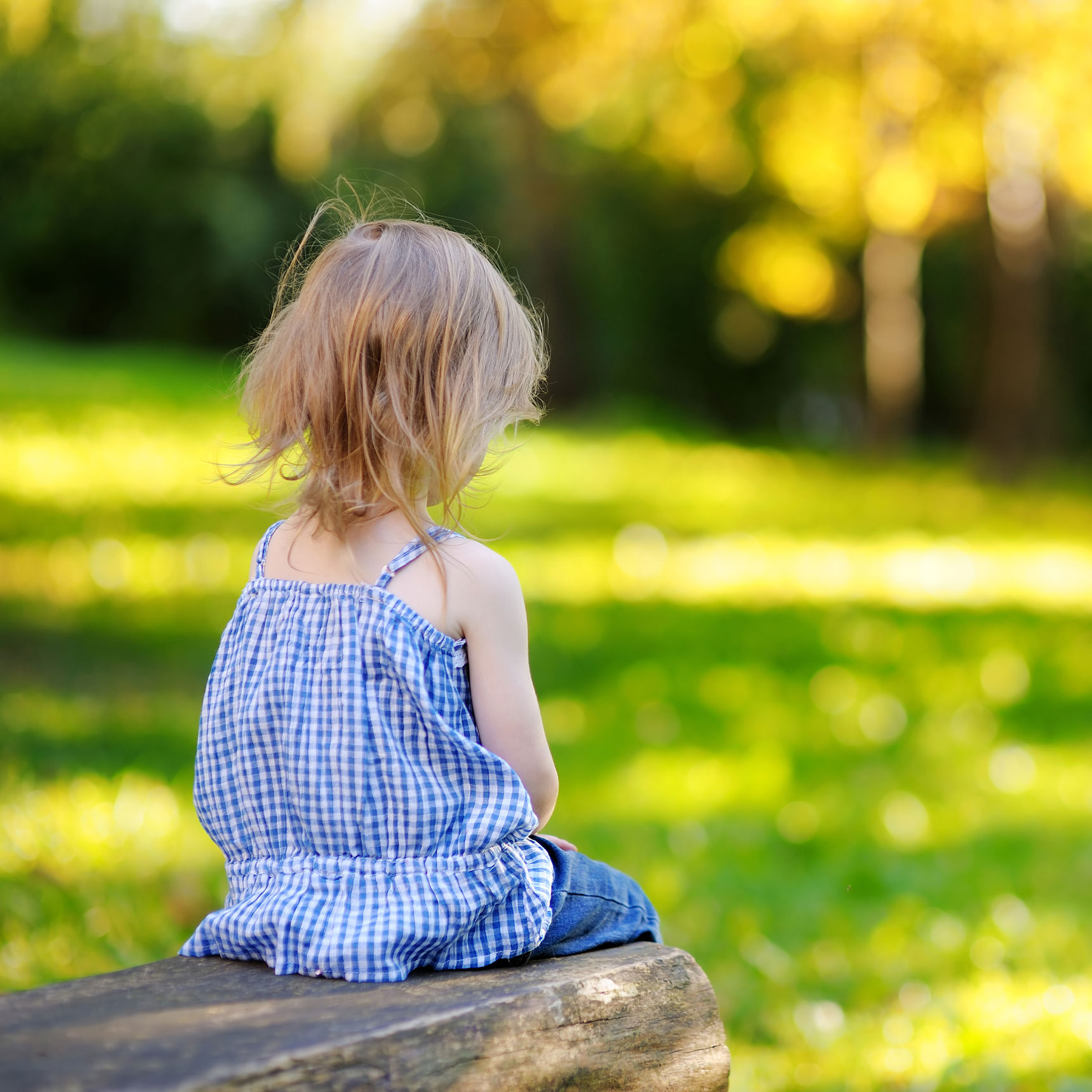 Del din bekymring - pige set bagfra