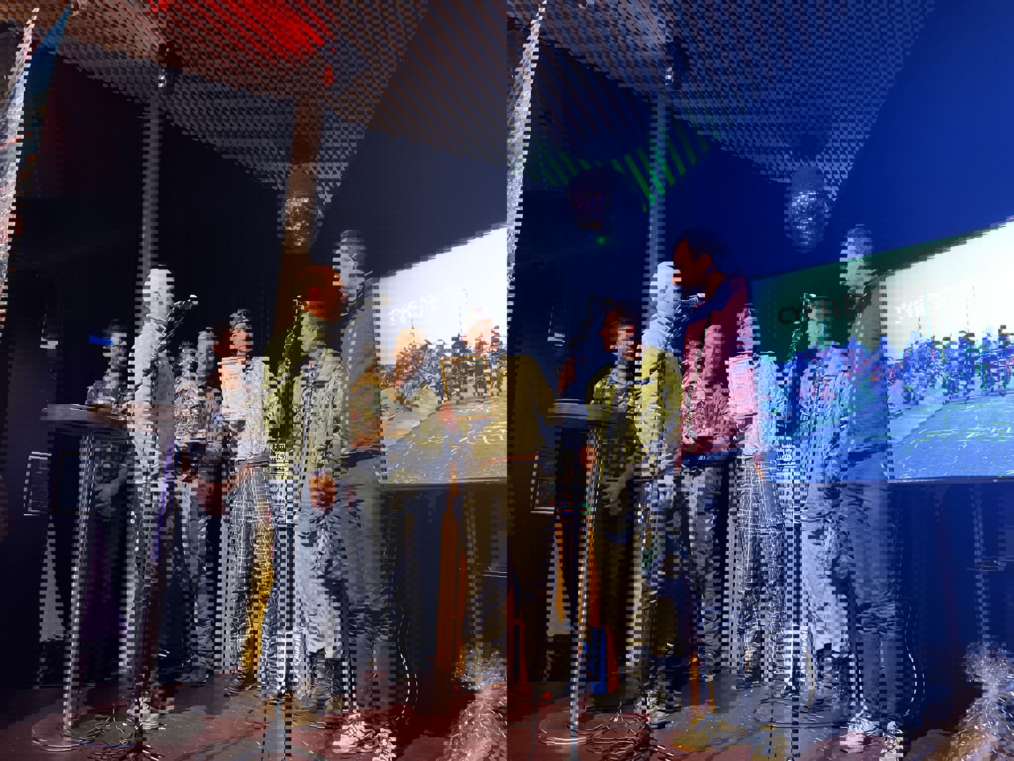 Cykeltutten får overrakt prisen for bedste aktør i civilkategorien i 2023.