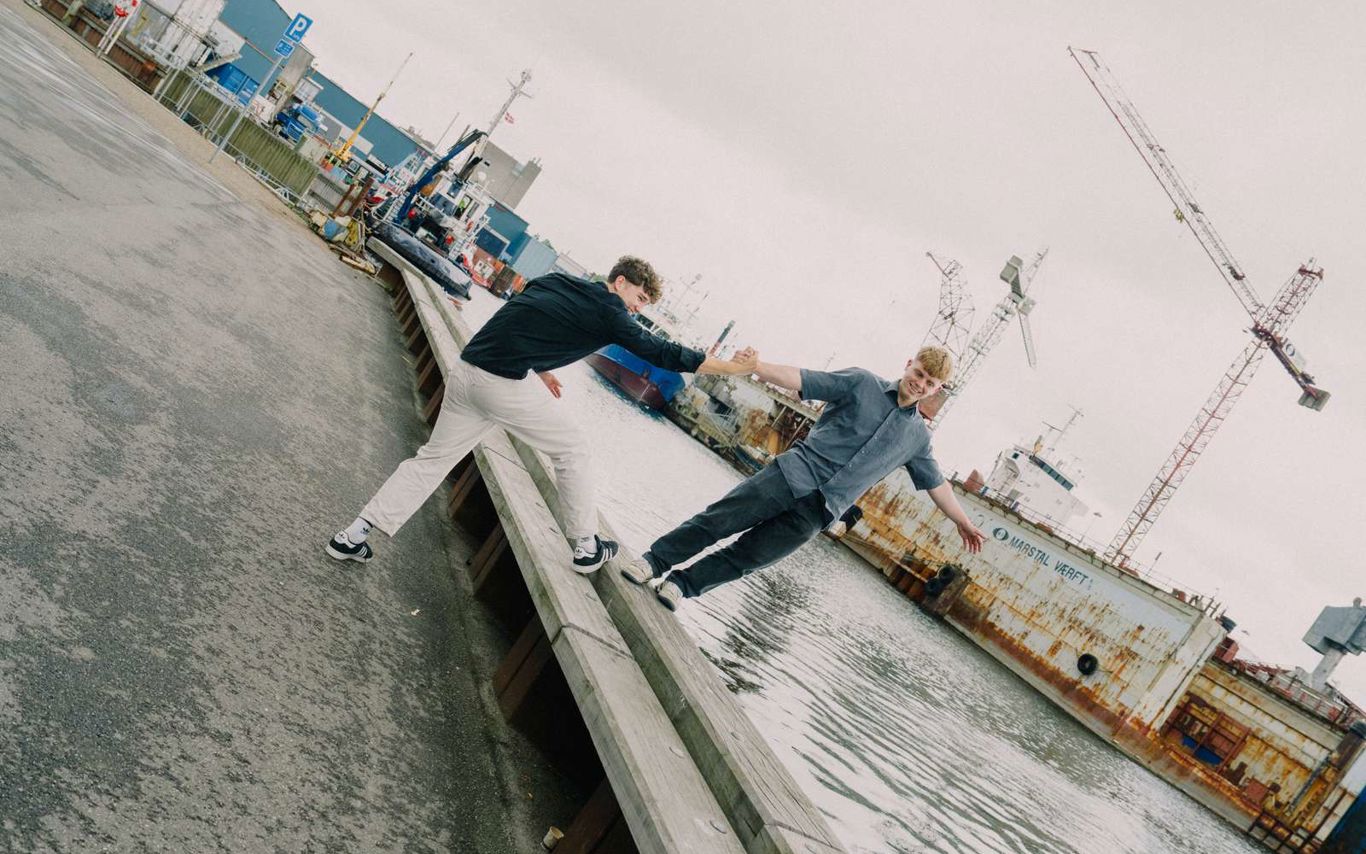 På kanten af havnen