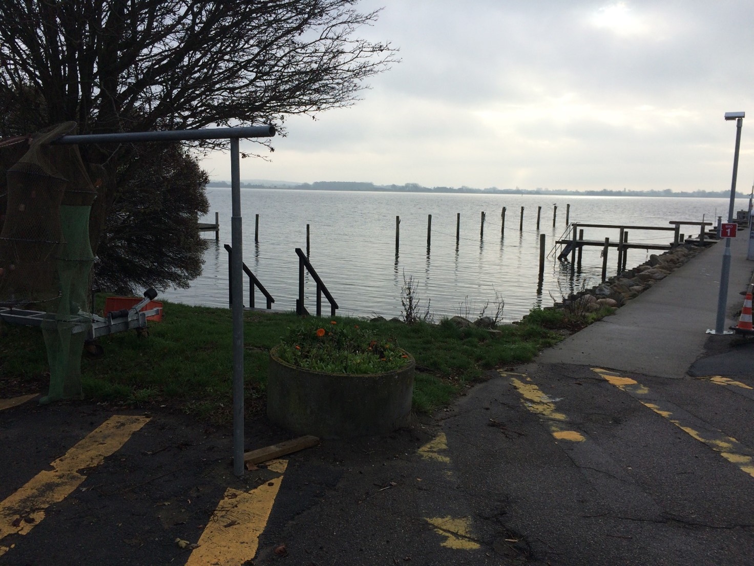 Rantzausminde Havbad ligger på ydersiden af Rantzausminde Havns østligste mole.