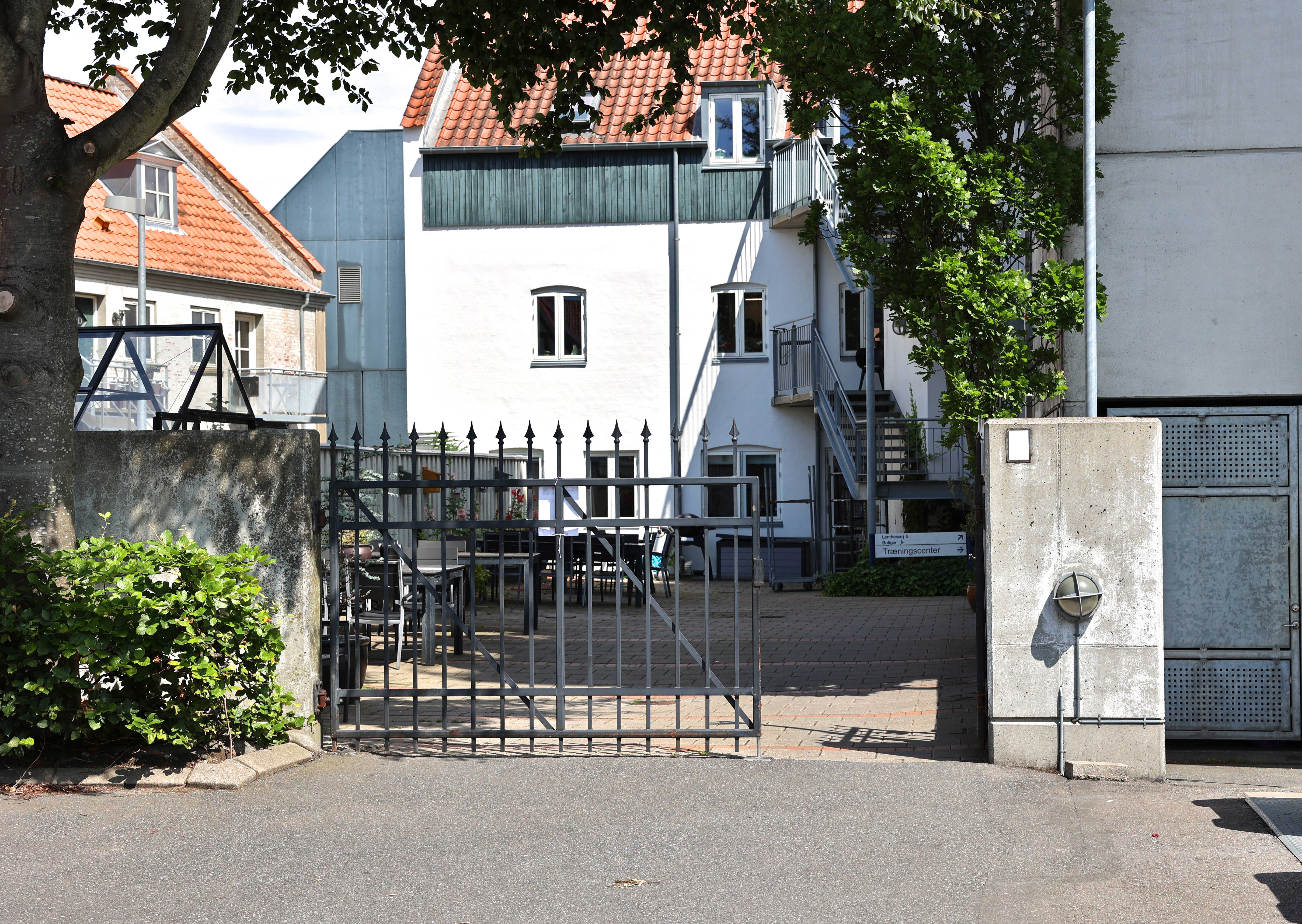Foto af indgangen til Frøavlen Træningscenter.